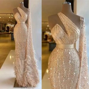 Sexy glitzernde Meerjungfrau-Abschlussballkleider, Straußenfedern, eine Schulter, mit Pailletten besetzt, langärmelig, Festzug-Abendkleid, elegant, Vestido De Gala