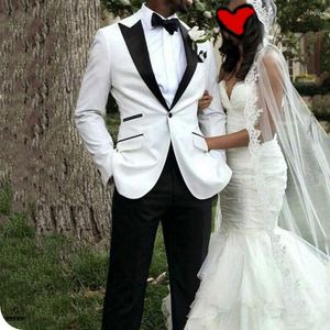 Erkekler Ince Uyuyor Beyaz Takım toptan satış-Erkek Suit Siyah Yaku İnce Fit Beyaz Erkekler Düğün Takım adet Damat partisi için smokin Balo Balo Bride damat