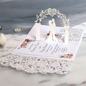 Biglietti d'auguri 50 pezzi Carta per inviti di nozze tagliati al laser europei 3D Tri-Fold Lace Heart Elegante decorazione per bomboniere 220919