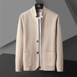 Suéteres masculinos Cardigan Solid Color Cardigan Men Knit Stand Casual Collar Cardigan Cardigan Men Corean Khaki preto cinza grande jaqueta de tamanho grande 220919