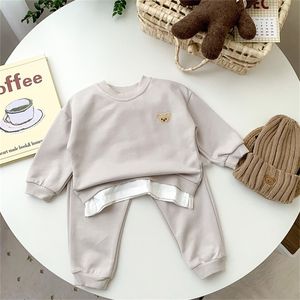 Giyim Setleri Toddler Bebek Erkek Boy Trailsuit Sevimli Ayı Kafa Nakış Sweatshirt ve Pantolon 2 PCS Sport Suit Moda Çocuk Giysileri Seti 220916