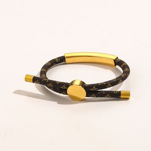 Europe America Fashion Style Armband med st￥lt￤tning Kvinnor Bangle Luxury Designer Jewelry 18K Gold Plated rostfritt st￥l br￶llop￤lskare g￥va armband AA1288