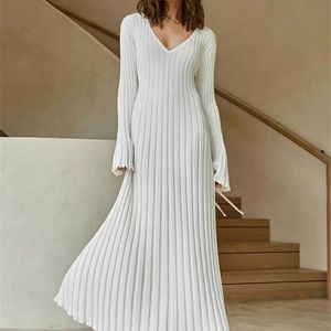 Casual Dresses Women Sticked Long Dress Autumn Winter Elegant Pleated Aline Midi Female Vneck Ladies Ribbed Maxi Robe 220919