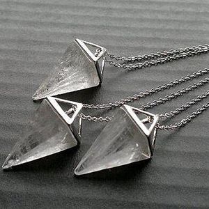 Klare Quarz-Halskette, dreieckig, geometrisch, Silber, Pendel-Anhänger, klare Stein-Halskette, klarer Quarz-Schmuck260S