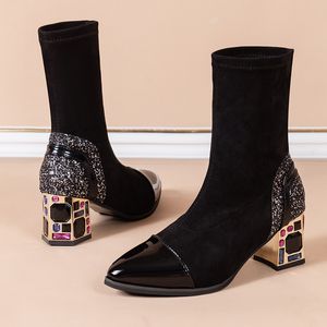 Meias botas de cristal luxo metal cor saltos quadrados tecido elástico feminino estiramento deslizamento em sapatos de dedo do pé apontado bota tornozelo mulher