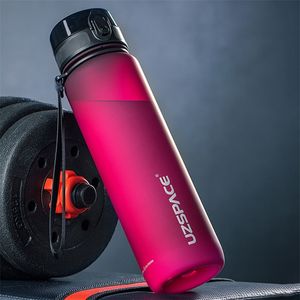 Butelki z wodą butelkę wodną Uzspace Wysoka koszt Wydajność przenośna odporna na wycieczkę na zewnątrz Sport Shaker Drint Tritan Plastic Butelka 500/1000 ml 220919