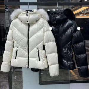 Tasarımcı Kadınlar Down Ceket İşlemeli Rozet Kış Ceket Celac Kürk Yaka Kadın Kış Paltoları