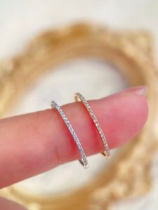 22091902 Frauenschmuck Steine ​​Ring 0.08ct Diamond Einfaches Design Au750 18K Weiß /Gelbgold Mini Muss einen Verkauf dünne Geschenkidee haben