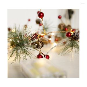 Strängar Red Berry Christmas Garland Lights LED Copper Fairy Pinecone String för Xmas Holiday Tree and Home Decoration
