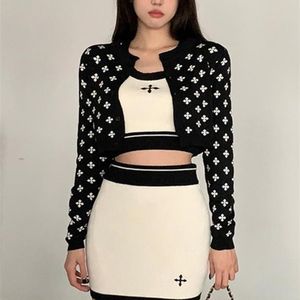 Tv￥delad kl￤nning vintage stickad 3 Set Women Long Sleeve Cardigan Coat Camisole Bodycon Mini kjolar Set Spring Three kjoldr￤kter 220919