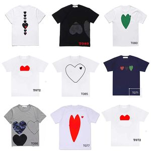 Play Designer Mens camisetas casuais casuais des Badge Garcons Prinha de qualidade Manga curta Camiseta curta Camiseta de casal corações