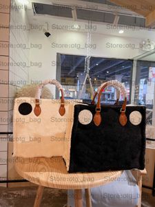 Ullblomma crossbody-väska: Stor, luxe on-the-go för vinter shopping-svartvit kvinnors handväska med läderrem