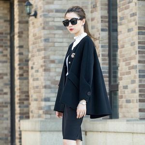 Women's Wool Women's Blends Fashion Cloak Coat 2022 Auutmn Short Elegant Trench Coats Womens Black Overcoat With Scarf Abrigos Mujer