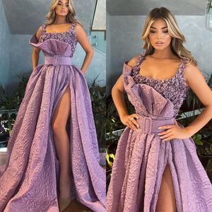 Gracieful Purple A Line Prom Dresses fyrkantig krage handgjorda blommor festkl￤nningar delad skr￤ddarsydd aftonkl￤nning