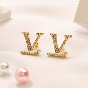 여성 브랜드 귀걸이 문자 귀 스터드 팔찌 목걸이 18k 금 도금 웨딩 파티를위한 크리스탈 기하학적 귀걸이 주얼리 액세서리