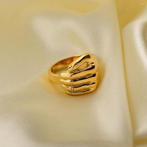 Cluster Rings Creative Hug Handship Finger Chunky For Women 18k Gold Plated 316l Rostfritt stål Vattentäta smycken Tillbehör