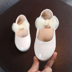 Tênis sapatos de couro para crianças sapatos de meninas que brilham princesa para casamento de casamentos, arco de primavera vestido de verão f03111 220920