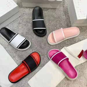 2022 Men's and Women's Slippers Sandals Flip-Flops Designer Solid Color Thick Sole Soft Sole Fashion Classic Summer Flat Rubber Boots