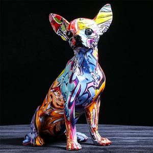 Dekorativa föremål Figurer Creative Color Chihuahua Dog Statue Simple Living Room Ornament Home Office Harts Sculpture Crafts Store Decors Decorations 220919