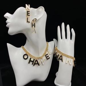 Nowe klasyczne zestawy biżuterii w stylu vintage Mosiężne bransoletki Naszyjnik dla kobiet Party Party Prezentacja Biżuteria Prezent