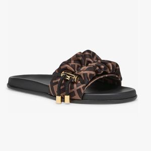 Designermärke Tofflor Slider Mode Flip Flop Kvinnor Sommar Läder Sandaler Beach Strap Box