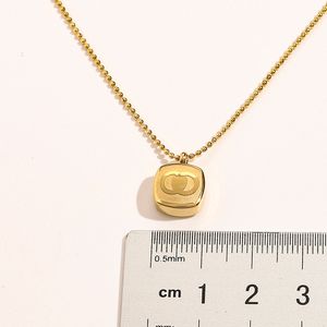 Never Fading 14K guldpläterad lyxmärke Designer Hängen Halsband Rostfritt stål Bokstav Choker Hänge Halsband Pärlor Kedja Gifta sig Julklappar Tillbehör