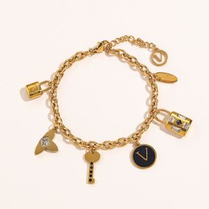 Новый Sytle Модные дизайнерские ювелирные браслеты Женский браслет из 18-каратного золота с покрытием из нержавеющей стали Кристалл Love Gift Браслет-манжета-цепочка