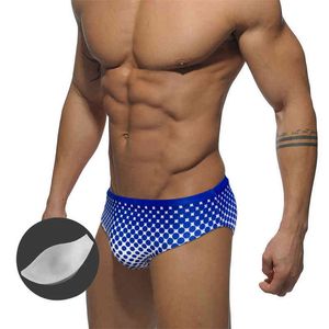 Moda de banho masculina New Men Swimwear com push phad european americano moda sexy polka ponto de impressão biquíni summer praia de praia esportes j220913