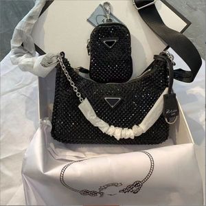 Diamantkvinnor axelväska 2022 Nya kristallhandväskor Sommarmode underarm Purses Luxury Totes Bling Bling Classic Shiny Handbag Zipper Multicolor