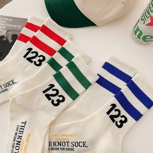 Herrstrumpor 123 randiga m￤n Kvinnor Mid-tube Trend Block Sport Basket Running Breath Combed Cotton