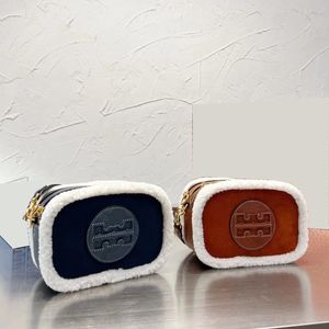 디자이너 크로스 바디 가방 인기있는 스타일 편지 카메라 가방 미니 5A 품질 겨울 플러시 가방 패션 트렌드 좋은 매치 아주 좋은 선물