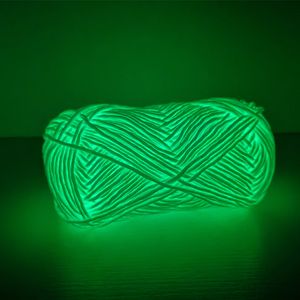 No￧￵es brilham no fio escuro de 55 jardas de poli￩ster de malha de fios luminosos para artesanato de artesanato de diy suprimentos de costura
