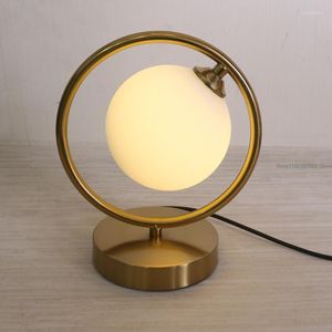 Bordslampor Moderna LED Guldalkalsbelysningar Bedrida Reading Desk Lamp Metal Sfäriska rum Dekorationslampor