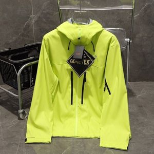 B￥gjacka designer topp fluorescerande gr￶n mens huvtr￶ja utomhus sport vattent￤t vindbrytare vindt￤t snabb torr l￤tt zip kappa