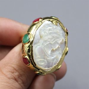 Pierścienie klastra guaiguai biżuteria naturalna skorupa Perła Piękno czerwony zielony jades złoty kolor platowany pierścień regulowany ręcznie robiony dla Lady 220921