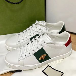 Summer Men Women Designer Casual Shoes Classic Bee White Stripe Shoe Canvas Splicing Sneakers Animal Embroidery Fashion Trainers Storlek 35-46