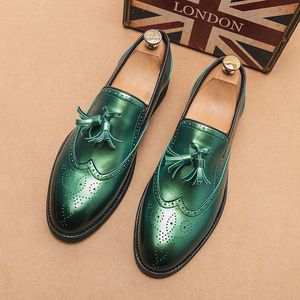 Loafers Men Solid Brogues Shoes Color Shiny PU Round Head Carved Tassel Business Casual Wedding Party Daily AD