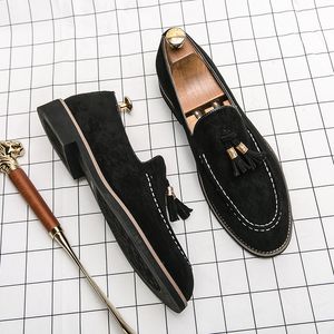 Eleganta loafers män skor fast färg faux mocka rund tå sömnad tråd tassel bekväm affär casual bröllop fest dagligen ad208