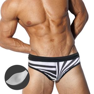 Costumi da bagno da uomo Pantaloncini da bagno con stampa a righe bianche nere Pantaloncini da uomo con slip push pad Europa America Moda Sexy Summer Beach Surf Quick Dry Bikini J220913