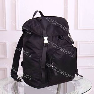 Mochila de luxo para homens unissex grande capacidade de viagem bolsa de ombro de ombro liso compartimento interior de banda de lona à prova d'água Triângulo signo de pára -quedas tecido de pára -quedas