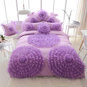 Set di biancheria da letto di lusso con tre fiori rosa trapunta copripiumino gonna da letto in cotone regalo di nozze 8/9 pezzi americano