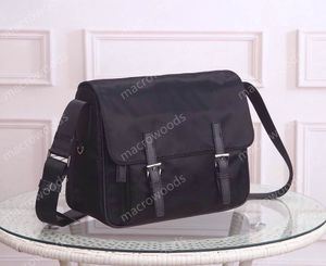 Mens Black Nylon Messenger Bags Designers Bolsas de Crossbody Moda Moda Smão de ombro com bolsa Cross Body Luxury Man Bolsa Sólida Cor de Cor sólida unissex