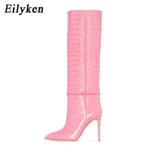 أحذية Eilyken Candy Colors جلد التمساح للنساء حذاء برقبة عالية للركبة أحذية عالية الكعب للخريف والشتاء للدراجات النارية أحذية طويلة متعرية J220923