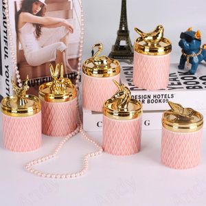 Storage Bottles European Ceramic Jar With Lid Gilded Animal Decor Bedroom Jewelry Container Modern Wedding Center Desktop Candy Jars