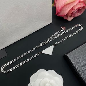 Designer Silver Necklace For Women Mens Luxurys Designers Pearl Letters Love Pendant Link Chain Halsband Fashion Jewelry 2 Valfritt