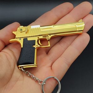 Goldfarbene Desert Eagle-Waffe, Spielzeugpistole, tragbares Waffenmodell, Schlüsselanhänger, Mini-Metall, kostenlose Montage, Miniaturmodelle 1091