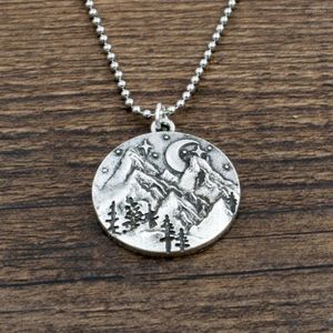 H￤nge halsband Nature Mountains Pine Tree and Moon Halsband Mens Tiny Wilderness Camping Vandring Forest Charm