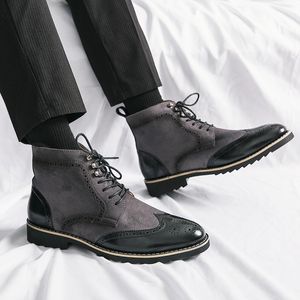 Bullock Designer esculpido Men Sapatos Martin Boots Splicing Classic Sury Leather Business Casual Casual All Match Top-up Sapatos de vestido Tamanho 38-45
