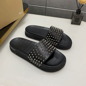 Man Designers Spike Slippers Flat Spikes Slide Sandal Mens Thick Rubber Sole Slipper Studs Slides Platform Mules Summer House Casual Fashion