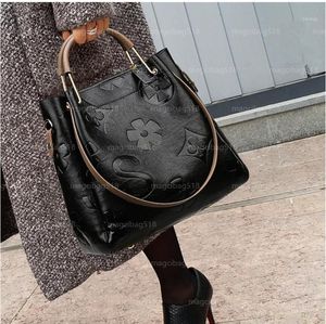 Big Bucket Bag Female Shoulder Bags Large Size Vintage Soft Leather Lady Cross Body Handbag for Women Hobos Bag Tote1